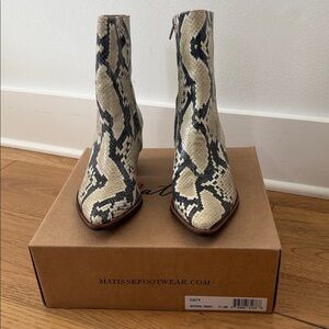 Matisse Women's Black and Cream Snake Ankle Boots